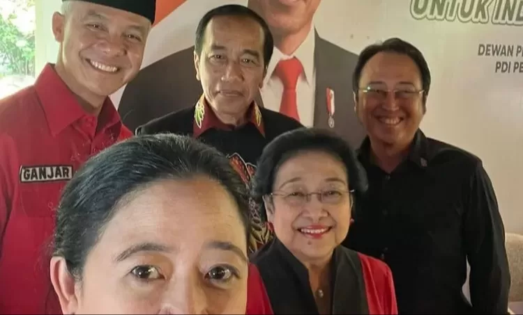 Puan Maharani, Megawati, Pramanda, dan Presiden Joko Widodo berswafoto usai Deklarasi Ganjar Pranowo sebagai bakal calon presiden 2024 dari PDIP, Jumat (21/4) siang. (Foto: Instagram/@ganjar peanowo)