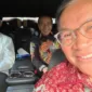 Presiden Jokowi dan Capres 2024 dari PDIP Ganjar Pranowo di belakang Menseskab Pramono Anung tertawa lebar bersama-sama. (Foto Instagram.com/@pramonoanungw)
