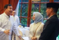 Sandiaga Uno dan istrinya Nur Asia Uno di rumah Prabowo Subianto. (Foto Instagram.com/@Dirgayuza)