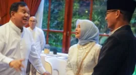 Sandiaga Uno dan istrinya Nur Asia Uno di rumah Prabowo Subianto. (Foto Instagram.com/@Dirgayuza)