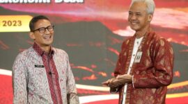 Menteri Pariwisata dan Ekonomi Kreatif Sandiaga Uno Bersama Gubernur Jawa Tengah, Ganjar Pranowo. (Dok. Jatengprov.go.id)