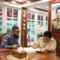 Menteri Pertahanan Prabowo Subianto bersama Podcaster konten bisnis Deryansha Azhary. (Dok. Tim Prabowo Subianto)