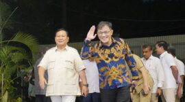 Kader PDIP Budiman Sudjatmiko mengunjungi kediaman calon presiden (capres) Gerindra Prabowo Subianto. (Facbook.com/@Prabowo Subianto)