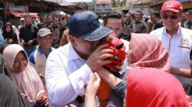 Ketua Umum Partai Gerindra Prabowo Subianto saat bersama Masyarakat. (Facbook.com/@Prabowo Subianto)  