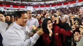 Ketua Umum Partai Gerindra Prabowo Subianto saat bersama Masyarakat. (Facbook.com/@Prabowo Subianto)
