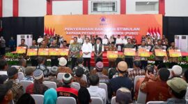 Presiden Jokowi Serahkan Bantuan Stimulan Bagi Petani Terdampak Banjir Kota Purwodadi, Kabupaten Grobogan, Jawa Tengah. (Dok. BNPB)