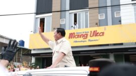 Menteri Pertahanan, Prabowo Subianto Mampir Makan Bakso di Cimahi. (Dok. Tim Media Prabowo)

