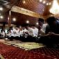 Menteri Pertahanan dan presiden terpilih 2024-2029 Prabowo Subianto melaksanakan ibadah salat Idul Fitri 1445 H di Masjid Nurul Wathon. (Dok. Tim Media Prabowo)