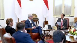 Presiden Joko Widodo menerima delegasi Apple di Istana Merdeka. (Facebook.com/@Setkab RI)