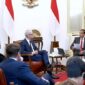 Presiden Joko Widodo menerima delegasi Apple di Istana Merdeka. (Facebook.com/@Setkab RI)