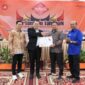 Foto : Prof. Amilin, Komisioner BNSP, memberikan paparan dalam Workshop Nasional di Politeknik Negeri Padang, membahas sertifikasi kompetensi dan implementasi Perpres 68 Tahun 2022, dengan kehadiran 38 perwakilan LSP se-Indonesia. (4/9/24). (Doc.BNSP)