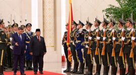 Presiden RI Prabowo Subianto menemui dan Presiden Republik Rakyat Tiongkok (RTT) Xi Jinping. (Facebook.com @Setkab RI) 

