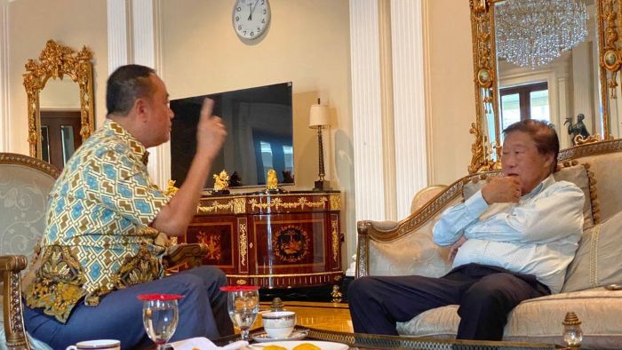 Ketua Umum Paguyuban Sosial Marga Tion̈ghoa Indonesia (PSMTI) Pusat, Wlianto Tanta bersama Murdaya Widyawimarta Po, OBE. (Dok. PSMTI Pusat)