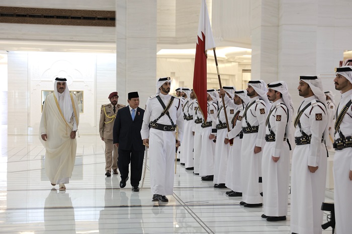 Presiden RI Prabowo Subianto bertemu dengan Emir Qatar Sheikh Tamim bin Hamad Al-Thani di Istana Amiri Diwan. (Dok. Tim Media Prabowo)