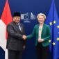 Presiden Komisi Eropa Ursula von der Leyen dan Presiden Prabowo Subianto berjabat tangan di Brussels setelah pengumuman FTA bersejarah.(Dok. Tim Media Prabowo)